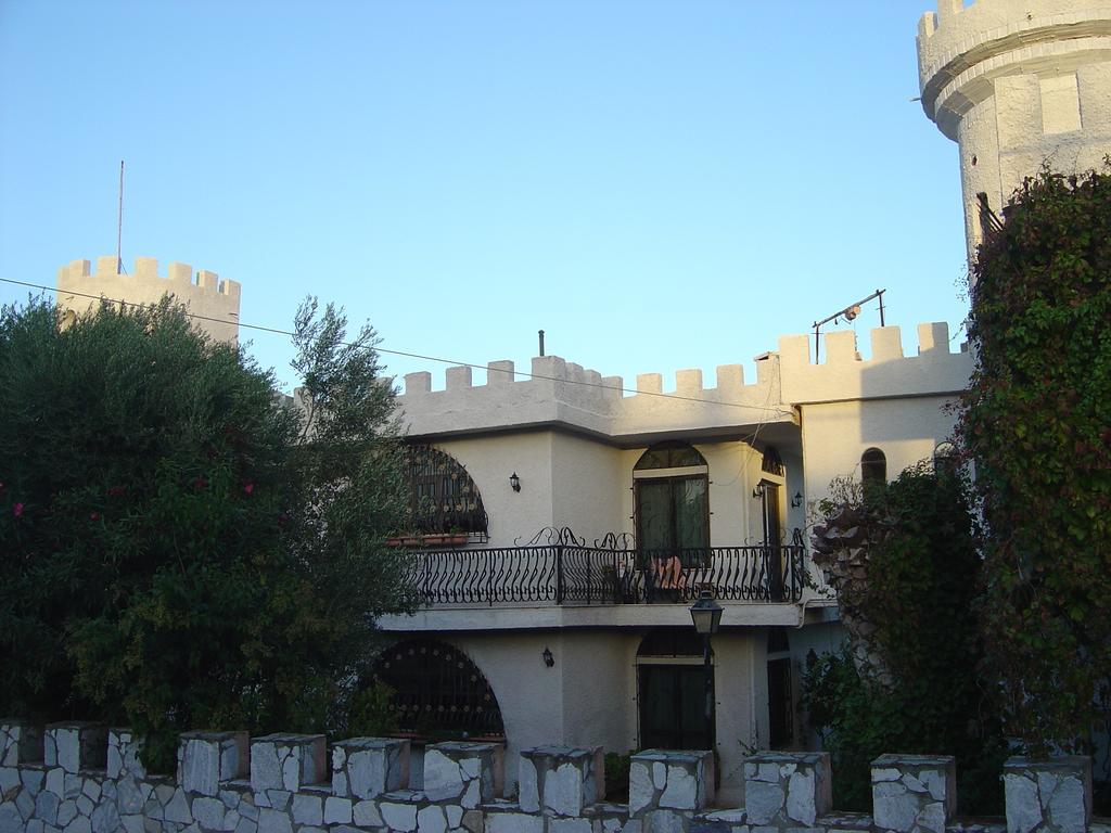 Вілла Castle By The Sea Артеміда Екстер'єр фото